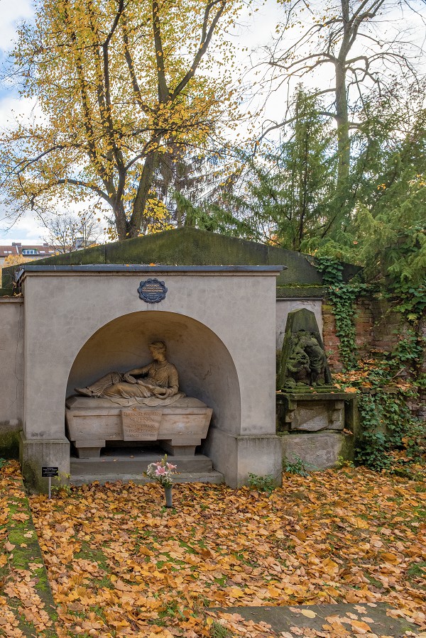Grabmal Johann Carl Wilhelm Moehsens auf dem Friedhof I der Gemeinde Jerusalems- und neue Kirche vor dem Halleschen Tor
