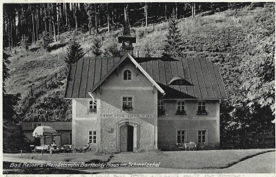 The “Mendelssohn House” at the foundry which Arnold’s father Nathan operated from 1823 to 1828. Post card, 1939, private collection.