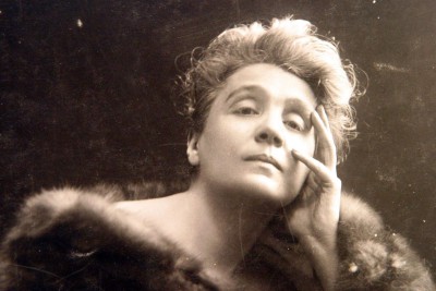 Patentante Eleonora Duse, größte Theaterdiva um die Jahrhundertwende. © The Retro Set